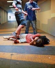 Gewalt unter Jugendlichen: kein Unterschied zwischen heute und früheren Zeiten. (Bild: Martin Rütschi/Keystone)