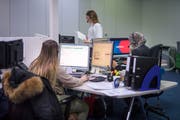 Im Callcenter der MS Direct AG in St.Gallen arbeiten mehrheitlich Frauen mit Teilzeitpensen. (Bild: Benjamin Manser)