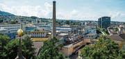 Wohnaussichten auf Rorschachs grösstem Fabrikareal: die Bauten der ehemaligen Feldmühle, fotografiert vom Turm der evangelischen Kirche mit Blickrichtung Westen. (Bild: Jil Lohse)