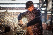Typische Ostschweizer Branchen wie die Industrie sind weniger ertragsstark als beispielsweise die Finanz- oder die Pharmabranche. (Bild: Benjamin Manser)