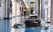 Das Künstlerduo Blablabor hat speziell für die KVA Weinfelden eine raffinierte Installation aus UKW-Kofferradios und MP3-Playern gebaut. (Bild: Donato Caspari)