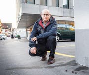 Immer wieder liegt Hundekot vor Marcel Lindenmanns Geschäft an der Bahnhofstrasse. (Bild: Andrea Stalder)