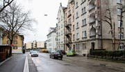 Im Sommer wird an der Burgstrasse ein Flüsterbelag eingebaut. (Bild: David Gadze)
