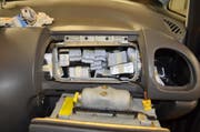 Versteckt waren die Tabletten hinter dem Airbag... (Bild: PD)