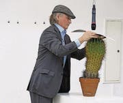 Christoph Rütimann und sein Kaktus. (Bild: pd)