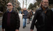 Auf dem Kreuzweg der Gegenwart durch St. Gallen (Bild: Benjamin Manser)