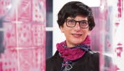 Die in Appenzell lebende Künstlerin Haviva Jacobson löst mit ihren Arbeiten zahlreiche Assoziationen aus. (Bild: Michaela Rohrer)
