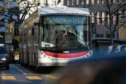 Die Stadtbusse werden seit Jahren immer weniger genutzt. Der VCS bemängelt vor allem mangelnden Komfort – und fordert bessere Rahmenbedingungen. (Bild: Coralie Wenger)