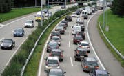 Auf der Stadtautobahn steigt das Verkehrsaufkommen weiter. (Bild: Ralph Ribi)