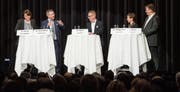 Frau Statthalter Antonia Fässler und Säckelmeister Thomas Rechsteiner diskutieren unter der Leitung von Roger Fuchs mit den Grossratsmitgliedern Monika Rüegg Bless und Jakob Signer. (Bild: Ralph Ribi)