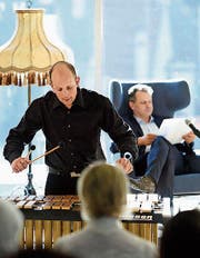 Machen munter: Christoph Indrist und Schauspieler Dirk Ossig. (Bild: Matthias Rhomberg)