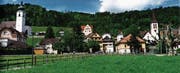 Balgach – ein Dorf, eingebettet zwischen der katholischen (links) und der evangelischen Kirche. (Bild: Ernst Nüesch-Gasser)