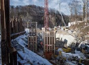 Im Sittertobel entsteht das Wasserkraftwerk Grafenau, das im Sommer in Betrieb genommen werden soll. (Bild: Michel Canonica)