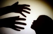 Eine 31-Jährige Mutter wollte ihre Tochter zur Sexsklavin erziehen. (Bild: DPA)