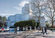 Sonniger Abstimmungssonntag fürs Theater St. Gallen: Ab 2020 kann sein Bau saniert werden. (Bild: Urs Bucher)