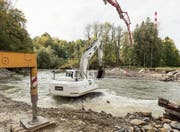 Die Sitter wird für den Bau der Wehre des Kleinwasserkraftwerkes Grafenau umgeleitet und teilweise trockengelegt. (Bild: Hanspeter Schiess)