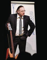 Daniel Ziegler mimt den missmutigen Musiklehrer. (Bild: Ralph Ribi)