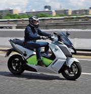 Motorräder mit Elektromotor sind auf Schweizer Strassen selten zu sehen. (Bild: Matthew Richardson/Alamy)