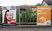 Hat die Stadt die Neutralität verletzt? Abstimmungsplakate zur Rentenreform, über die am 24. September abgestimmt wird. (Bild: Walter Bieri/Keystone)