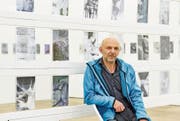 Roland Dostals Zeichnungsserie «Schichten» strahlt etwas Transparentes und Lichtes aus. (Bild: Donato Caspari)