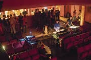 Blick vom Balkon auf den Barbereich im Palace. Vor zehn Jahren wurde das Kulturlokal eröffnet. (Bild: Hanspeter Schiess)