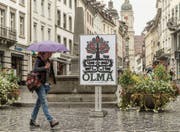 Eine Reise durch die Olma-Geschichte: In der Innenstadt hängen sämtliche Plakate der Publikumsmesse. (Bild: Hanspeter Schiess)