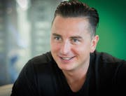 Gelöst, bestens gelaunt und zu Scherzen aufgelegt: «Volks-Rock-’n’-Roller» Andreas Gabalier im Gespräch. (Bild: Urs Bucher (St. Gallen, 16. Juni 2017))