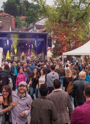 Auch dieses Jahr wird der Gallusplatz zum Treffpunkt am St. Galler Fest. (Bild: Samuel Schalch (20. August 2016))