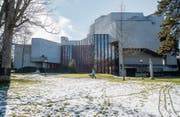 Ein Grossteil der ländlicheren Gemeinden im Kanton hat der Sanierung des Theatergebäudes zugestimmt. (Bild: Urs Bucher)