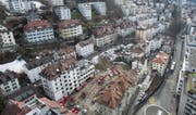 Die Bauarbeiten im Haldenhof haben begonnen. Noch dieses Jahr sollen die Bagger auch auf der anderen Seite der Felsenstrasse auffahren. (Bild: Ralph Ribi)