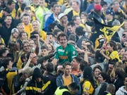 Im Stade de Suisse brachen nach dem Schlusspfiff alle Dämme (Bild: KEYSTONE/PETER KLAUNZER)