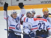 Am Freitag noch Torschütze zum Meistertitel der ZSC Lions, ab kommender Saison spielt er für Lausanne: Ronalds Kenins (links) (Bild: KEYSTONE/TI-PRESS/ALESSANDRO CRINARI)