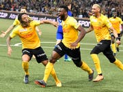 Die Explosion im Stade de Suisse: Jean-Pierre Nsame schiesst YB mit dem 2:1 zum Meistertitel (Bild: KEYSTONE/EPA KEYSTONE/PETER SCHNEIDER)