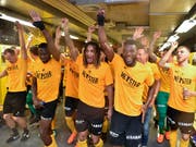 Die YB-Spieler sind die Helden von Bern (Bild: KEYSTONE/PETER SCHNEIDER)