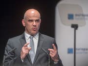 "Es braucht Flexibilität auf beiden Seiten", sagte Bundespräsident Alain Berset am Europa Forum in Luzern, das zum Thema "Schweiz-EU am Scheideweg?" stattfand. (Bild: KEYSTONE/URS FLUEELER)
