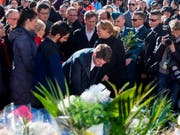 Kanadas Premierminister Justin Trudeau (Mitte) hat gemeinsam mit Tausenden den Opfern der Amokfahrt in der vergangenen Woche gedacht. (Bild: KEYSTONE/AP The Canadian Press/CHRIS YOUNG)