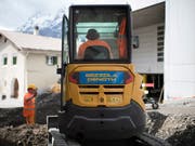 Jetzt wird im Fall der illegalen Absprachen auf dem Bau im Unterengadin auch die Vergabepolitik des Bündner Tiefbauamtes unter die Lupe genommen. (Bild: KEYSTONE/GIAN EHRENZELLER)