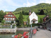 Die Tage der umstrittenen Skulptur "Marien-Linde" neben der Kapelle in Kehrsiten sind gezählt. (Bild: Pressebild Kapellgemeinde Kehrsiten)