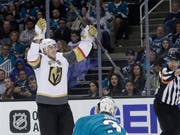 Nach dem dritten Spiel jubelten wieder die Vegas Golden Knights (Reilly Smith, hinten) (Bild: KEYSTONE/AP/JEFF CHIU)