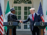 Der zweifache Selbstmordanschlag ereignete sich nur einen Tag nach dem Besuch von Nigerias Staatschef Muhammadu Buhari (links) bei US-Präsident Donald Trump (rechts) im Weissen Haus. (Bild: KEYSTONE/EPA/SHAWN THEW)