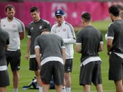 Bayern-Trainer Jupp Heynckes sortiert seine Mannschaft für das Rückspiel in Madrid (Bild: KEYSTONE/AP/MATTHIAS SCHRADER)