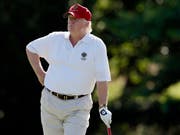 Erneut Ärger bei den Schotten: US-Präsident Donald Trump verbietet das schottische Nationalgetränk in seinem privaten Golfklub in Grossbritannien. (Bild: KEYSTONE/AP/PATRICK SEMANSKY)