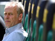 Die Einsamkeit des Trainers im Abstiegskampf: Freiburgs Kultfigur Christian Streich (Bild: KEYSTONE/AP dpa/FEDERICO GAMBARINI)