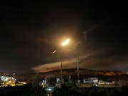 Nächtliche Aufnahme von syrischer Luftabwehr über Damaskus (Bild: KEYSTONE/EPA/YOUSSEF BADAWI)