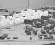 Das Holzmodell der Stadt Zug. Die weissen Klötze zeigen das ehemalige Projekt im Unterfeld. (Bild: Baudepartement Stadt Zug)
