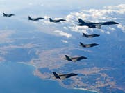 Ungeachtet der Entspannungssignale von Seiten Nordkoreas haben die USA und Südkorea am Freitag eine zweiwöchige Luftverteidigungsübung gestartet. (Bild: KEYSTONE/AP South Korea Defense Ministry)