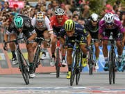 Der Ire Sam Bennett - hier ganz links - feierte seinen bisher grössten Sieg. (Bild: KEYSTONE/EPA ANSA/ALESSANDRO DI MEO)
