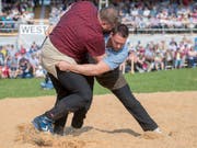 Kilian Wenger (rechts) gegen Christian Stucki: Dieses Duell wird auch in Zollbrück möglich sein (Bild: KEYSTONE/MARCEL BIERI)