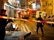 Tatort des Messerangriffs in Paris. Inzwischen ist bekannt geworden, dass der Attentäter tschetschenischer Herkunft ist. (Bild: KEYSTONE/AP/THIBAULT CAMUS)