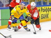Trotz der NHL-Verstärkung von Roman Josi (rechts) unterlagen die Schweizer an der WM gegen Schweden (Bild: KEYSTONE/EPA KEYSTONE/SALVATORE DI NOLFI)